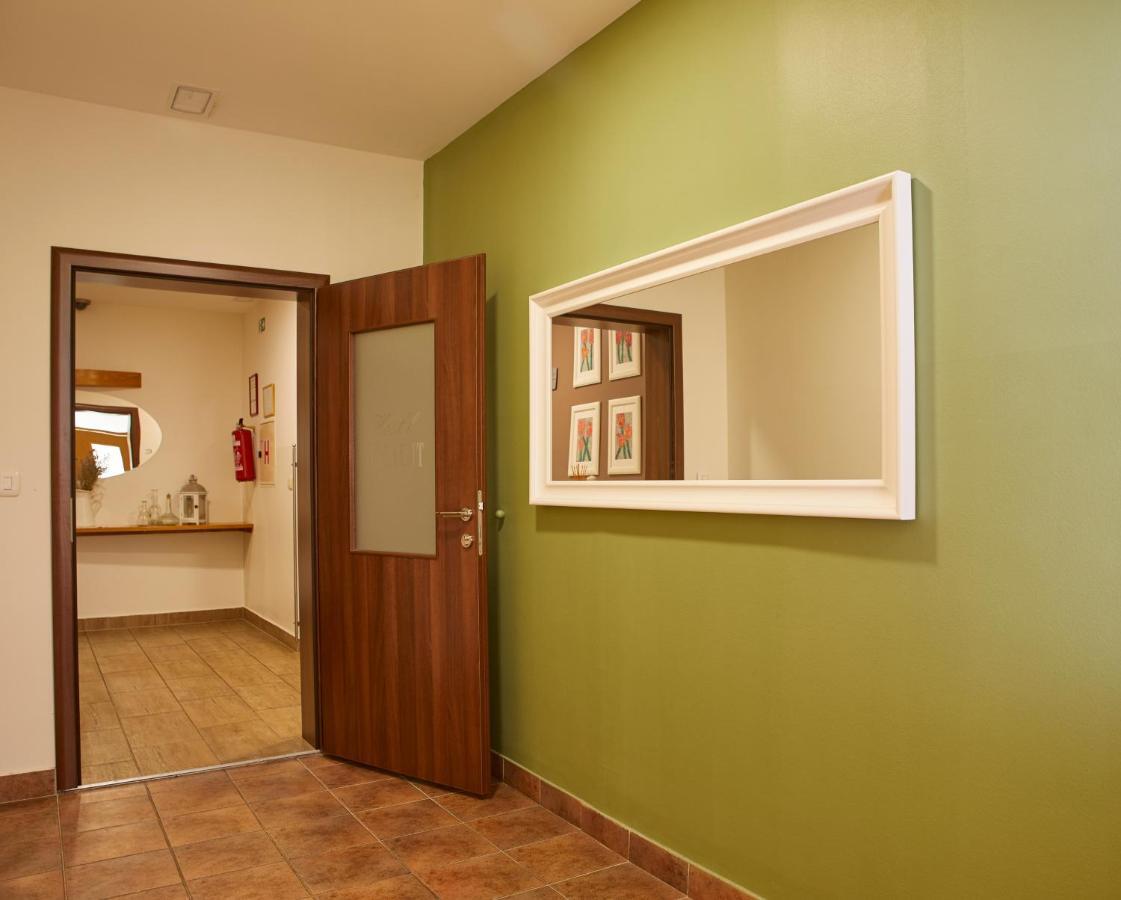 Ravne na Koroskem Hostel Delalut מראה חיצוני תמונה
