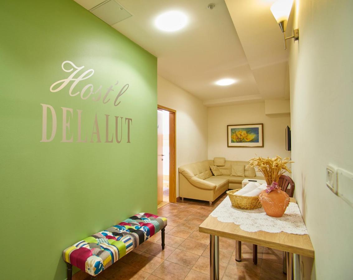 Ravne na Koroskem Hostel Delalut מראה חיצוני תמונה